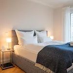 Cls Zentrale City-Wohnung In Hamburg Mit E-Laden Und Tiefgarage, Grosser Balkon, Blick Ueber Hamburg, Parkplatz, Cafe Im Haus, Bushaltestelle Direkt Gegenueber, Flex Check In