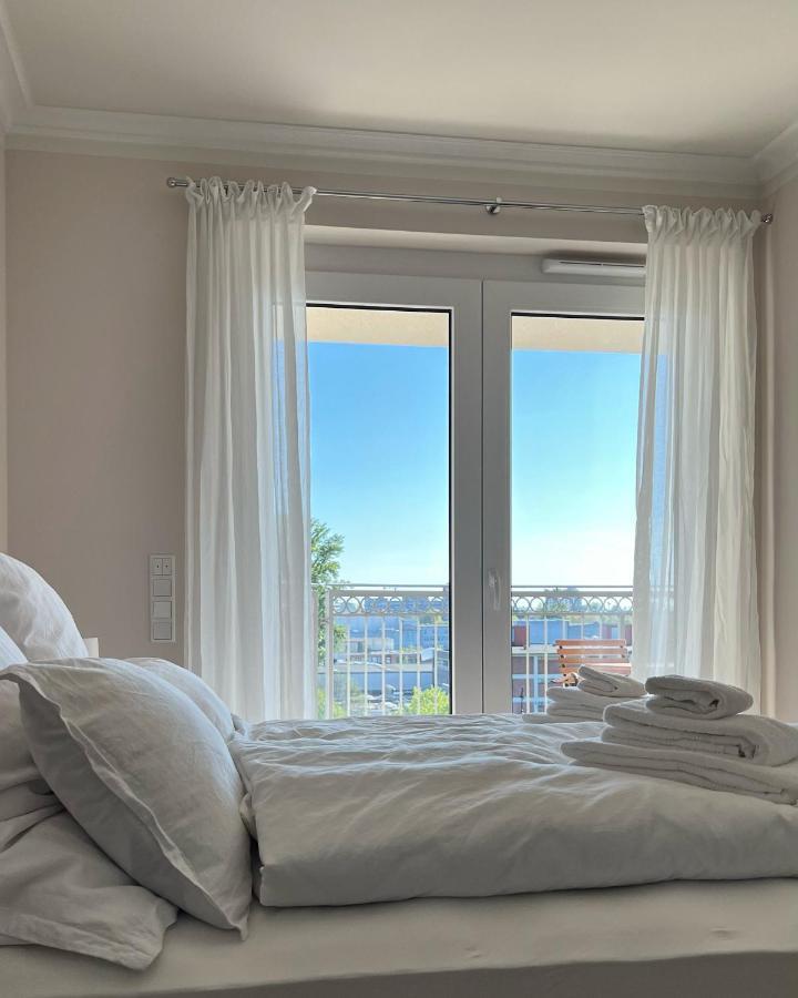 Apartment Cls Zentrale City-wohnung In Mit E-laden Und Tiefgarage, Grosser Balkon, Blick Ueber Hamburg, Parkplatz, Cafe Im Haus, Bushaltestelle Direkt Gegenueber, Flex Check In *