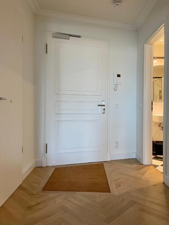 Cls Zentrale City-wohnung In Mit E-laden Und Tiefgarage, Grosser Balkon, Blick Ueber Hamburg, Parkplatz, Cafe Im Haus, Bushaltestelle Direkt Gegenueber, Flex Check In Apartment Hamburg