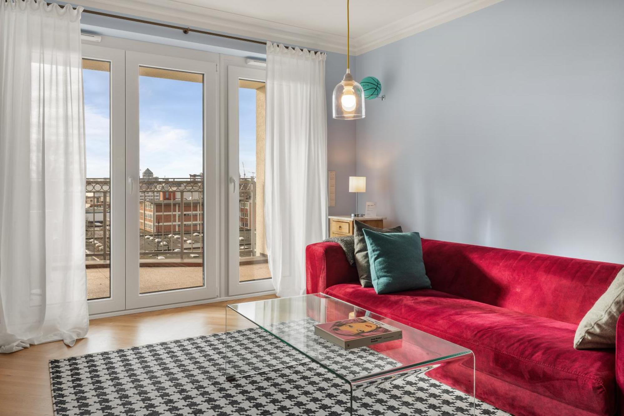 Cls Zentrale City-wohnung In Mit E-laden Und Tiefgarage, Grosser Balkon, Blick Ueber Hamburg, Parkplatz, Cafe Im Haus, Bushaltestelle Direkt Gegenueber, Flex Check In Apartment