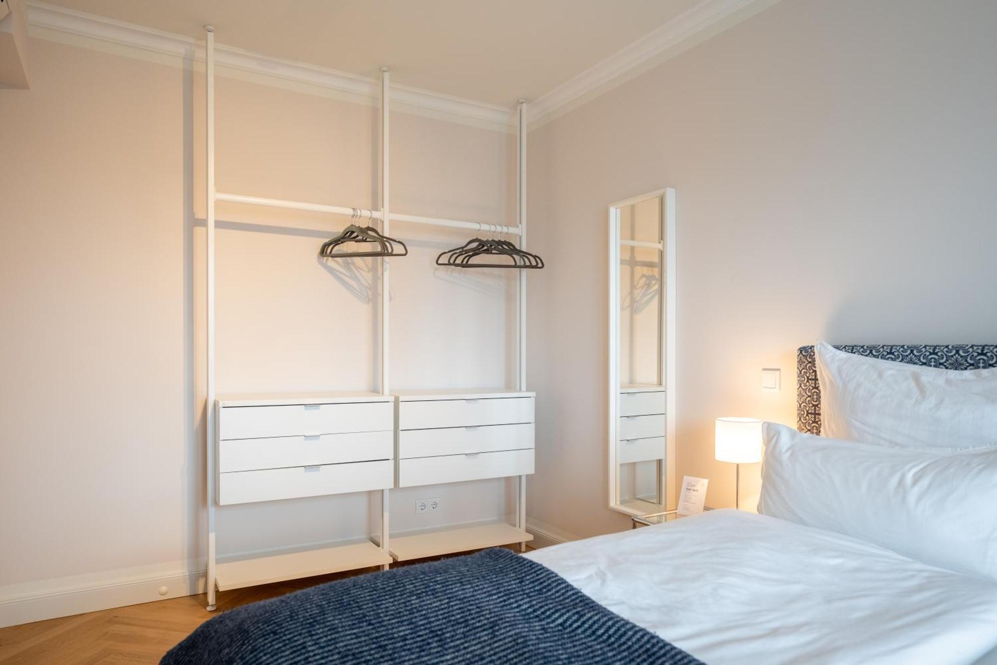 Cls Zentrale City-wohnung In Mit E-laden Und Tiefgarage, Grosser Balkon, Blick Ueber Hamburg, Parkplatz, Cafe Im Haus, Bushaltestelle Direkt Gegenueber, Flex Check In Apartment Hamburg