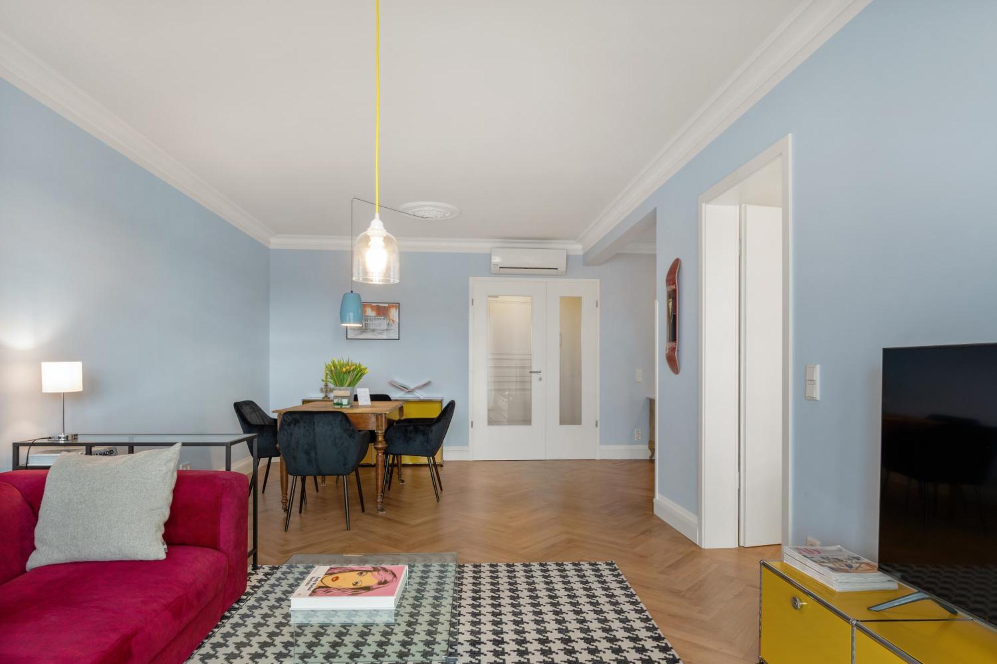 Cls Zentrale City-wohnung In Mit E-laden Und Tiefgarage, Grosser Balkon, Blick Ueber Hamburg, Parkplatz, Cafe Im Haus, Bushaltestelle Direkt Gegenueber, Flex Check In *